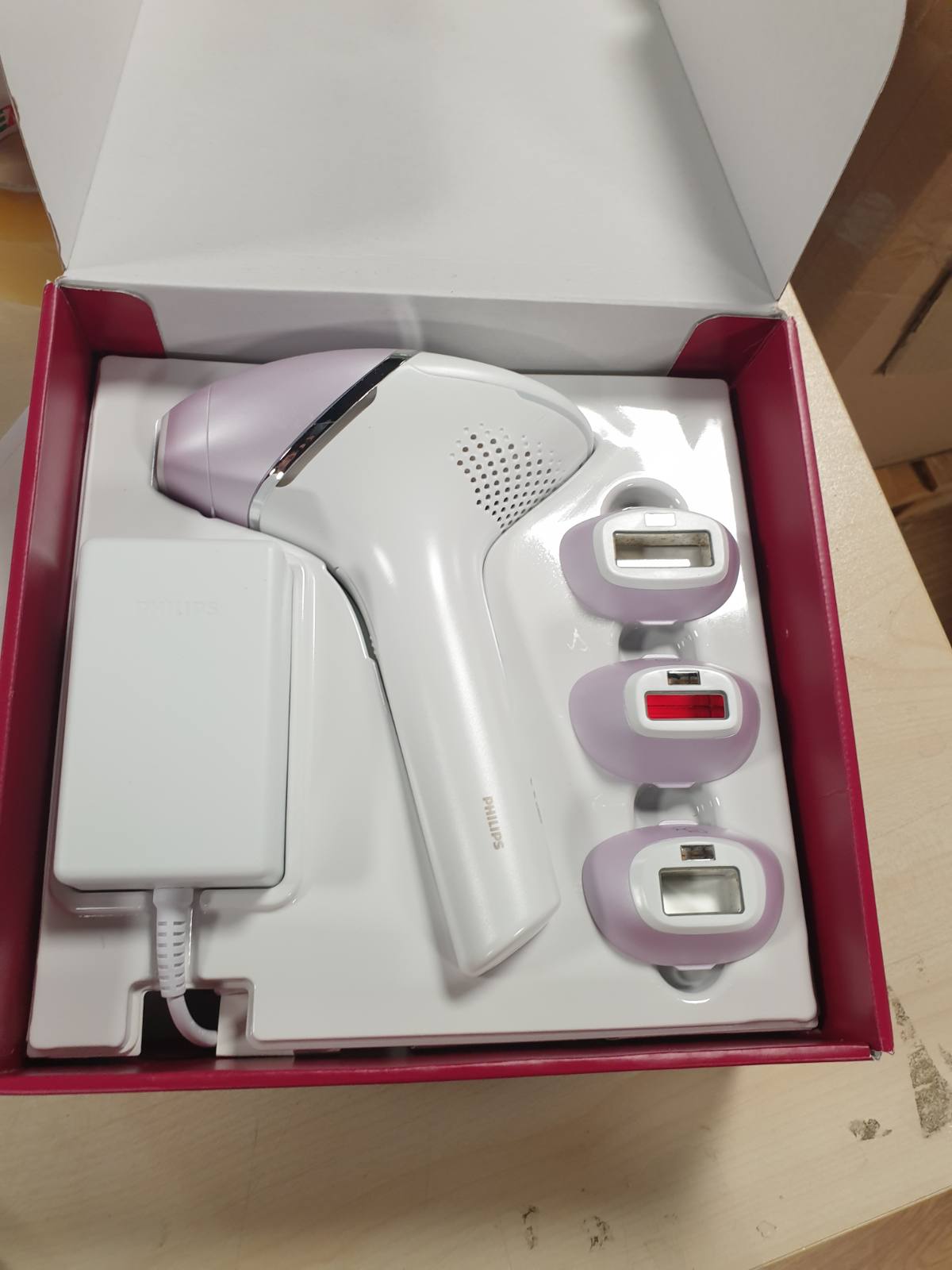 289389 - PHILIPS Lumea Series 8000 IPL BRI949/00, Heqje Qimesh, Teknologji SenseIQ, 4 Shtojca, 250g