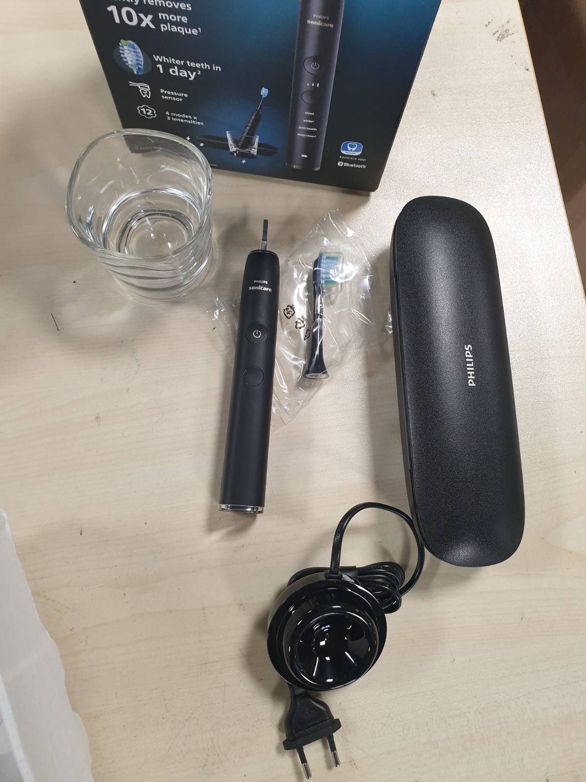 289408 - PHILIPS Furçë dhëmbësh elektrike Sonicare DiamondClean 9000, HX9911/09, 4 mënyra pastrimi, 3 nivele intensiteti, sensor presioni, xham karikimi, kuti udhëtimi USB, e zezë
