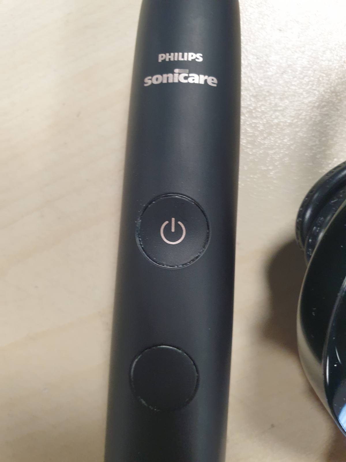 289408 - PHILIPS Furçë dhëmbësh elektrike Sonicare DiamondClean 9000, HX9911/09, 4 mënyra pastrimi, 3 nivele intensiteti, sensor presioni, xham karikimi, kuti udhëtimi USB, e zezë