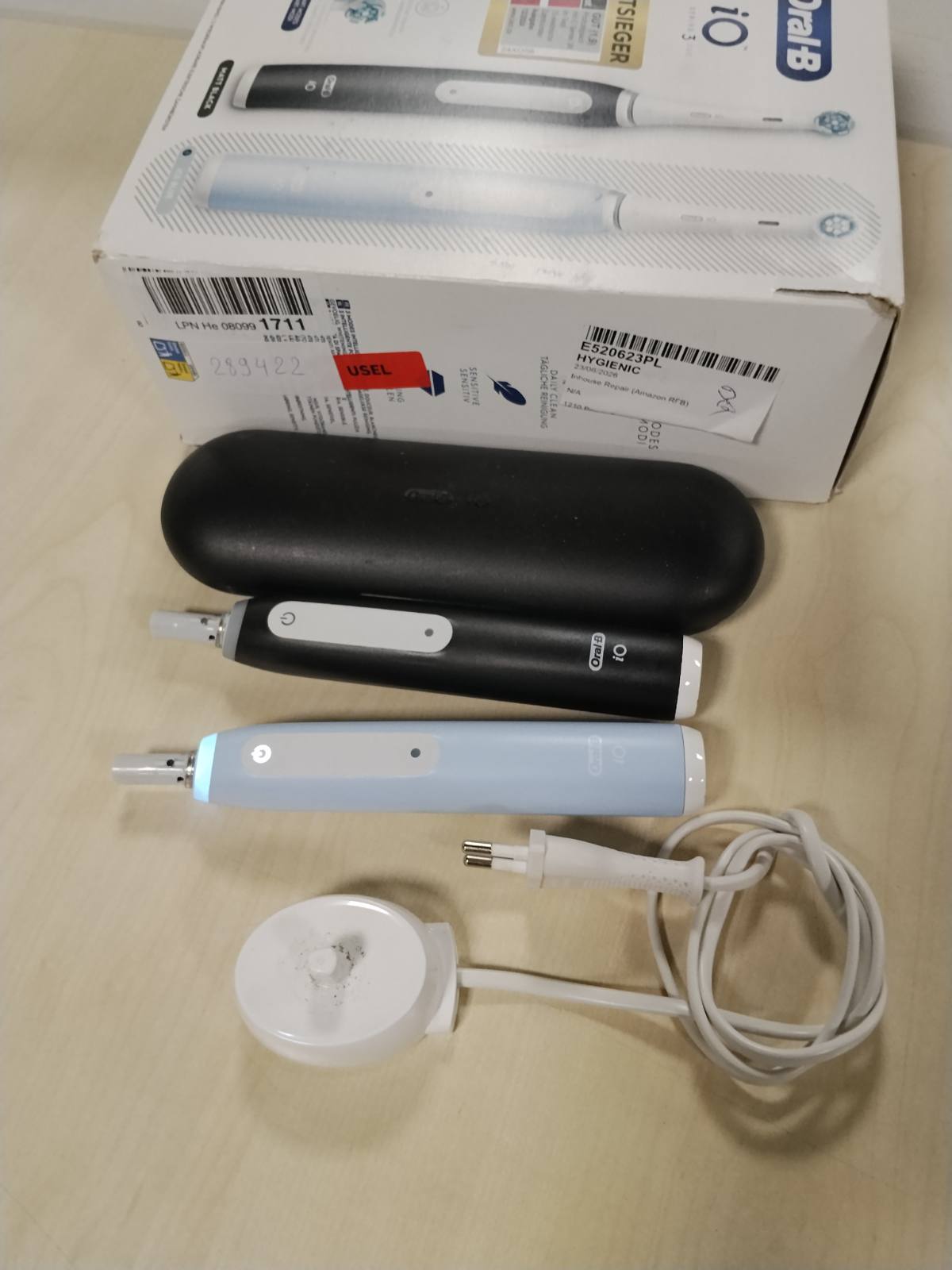 289422 - ORAL-B Furçë dhëmbësh elektrike iO Series 3, Pako me dy pjesë, e zezë/blu, 2D teknologji, 3 nivele intensiteti, 1.5 orë jetë baterie