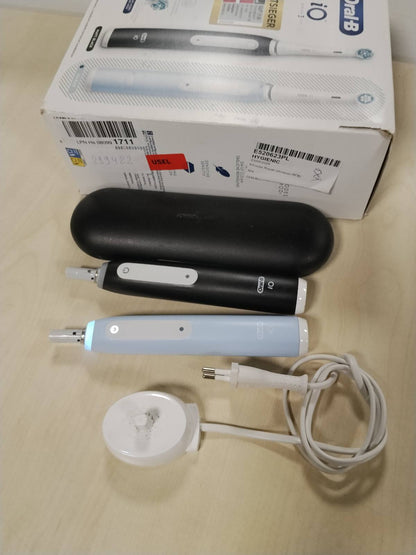 289422 - ORAL-B Furçë dhëmbësh elektrike iO Series 3, Pako me dy pjesë, e zezë/blu, 2D teknologji, 3 nivele intensiteti, 1.5 orë jetë baterie