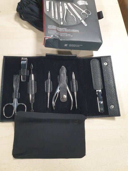 289450 - ZWILLING Set manikyrësh (7 pjesë, set pedikyrësh, set çanta udhëtimi), çelik inox i lëmuar, i zi
