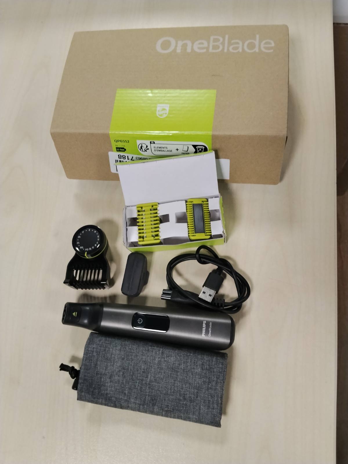 289476 - PHILIPS OneBlade Pro 360 Genuine Face+Body - Makinë prerëse elektrike për mjekër, rroje dhe prerje trupi me teh inovativ 360, 1 teh 360, 1 krehër me 20 gjatësi prerjeje, 1 set trupi, QP6552/30