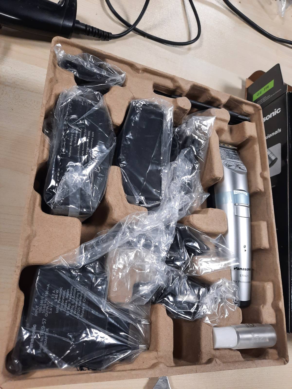 289478 - PANASONIC Makinë Prerëse Flokësh ER-1421, Funksionim me Bateri dhe Rrjet Elektronik