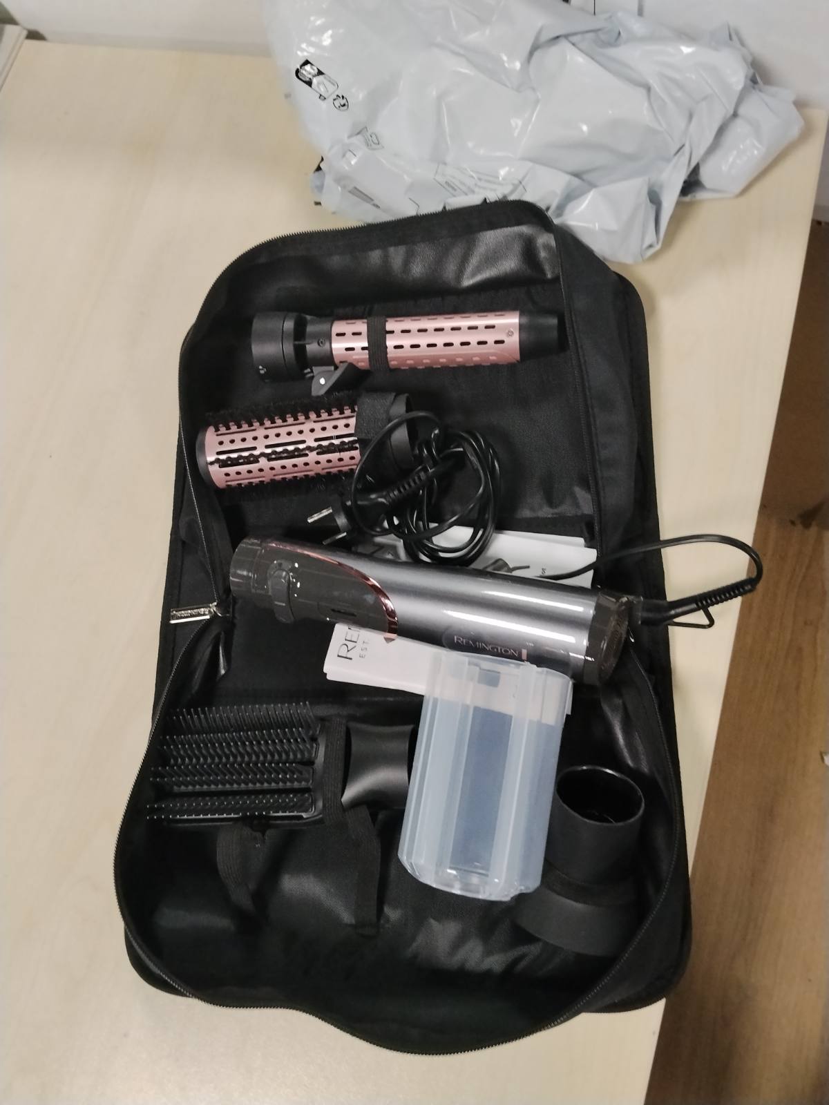289502 - REMINGTON Furçë me ajër të nxehtë rrotulluese AS8606, Stilizues jonik 3-në-1, 4 aksesorë