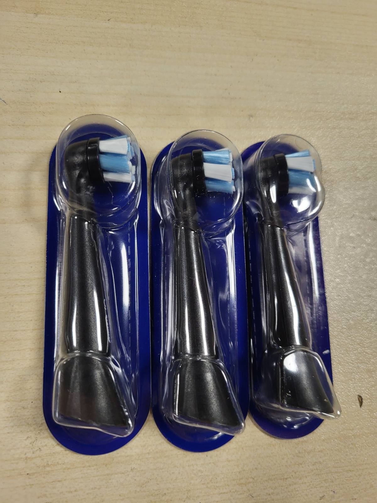 289508 - ORAL-B Koka furçash dhëmbësh elektrike iO Ultimate Clean, pako me 8 koka zëvendësuese të zeza