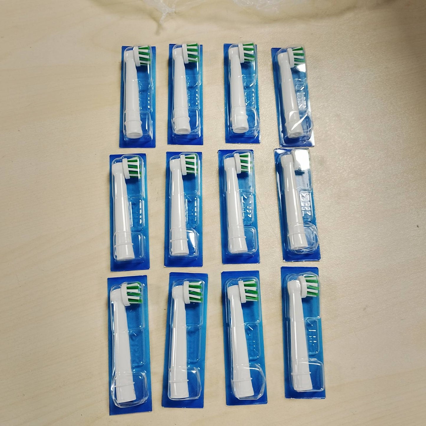 289638 - ORAL-B Pro Cross Action - Kokë furçe dhëmbësh elektrike - Pako me 12 koka - Formë X dhe fije të pjerrëta - E bardhë