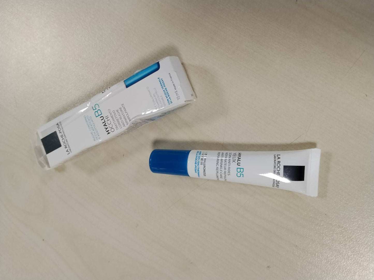 289766 - LA ROCHE-POSAY Hyalu B5 - Krem kundër rrudhave për konturin e syve që hidraton, mbush dhe zbut shenjat e plakjes - Kujdes për sytë I pasuruar me acid hialuronik dhe vitaminë B5 - Për të gjitha llojet e lëkurës