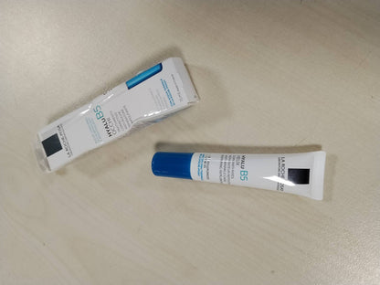 289766 - LA ROCHE-POSAY Hyalu B5 - Krem kundër rrudhave për konturin e syve që hidraton, mbush dhe zbut shenjat e plakjes - Kujdes për sytë I pasuruar me acid hialuronik dhe vitaminë B5 - Për të gjitha llojet e lëkurës