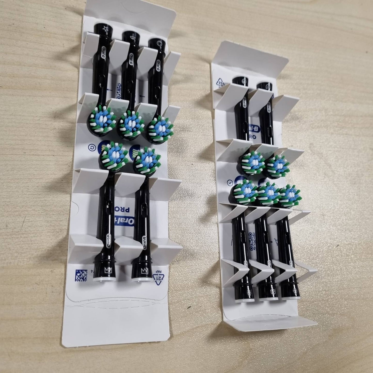 289787 - ORAL-B Koka Furçash Zëvendësuese PRO CrossAction, të Zeza, 10 copë