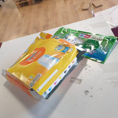 289809 - SWIFFER Mbajtëse pluhuri Duster, 23 fshesë pluhuri + 3 lecka të lagura, arrin në vende të vështira, format Maxi, furnizim 36-mujor