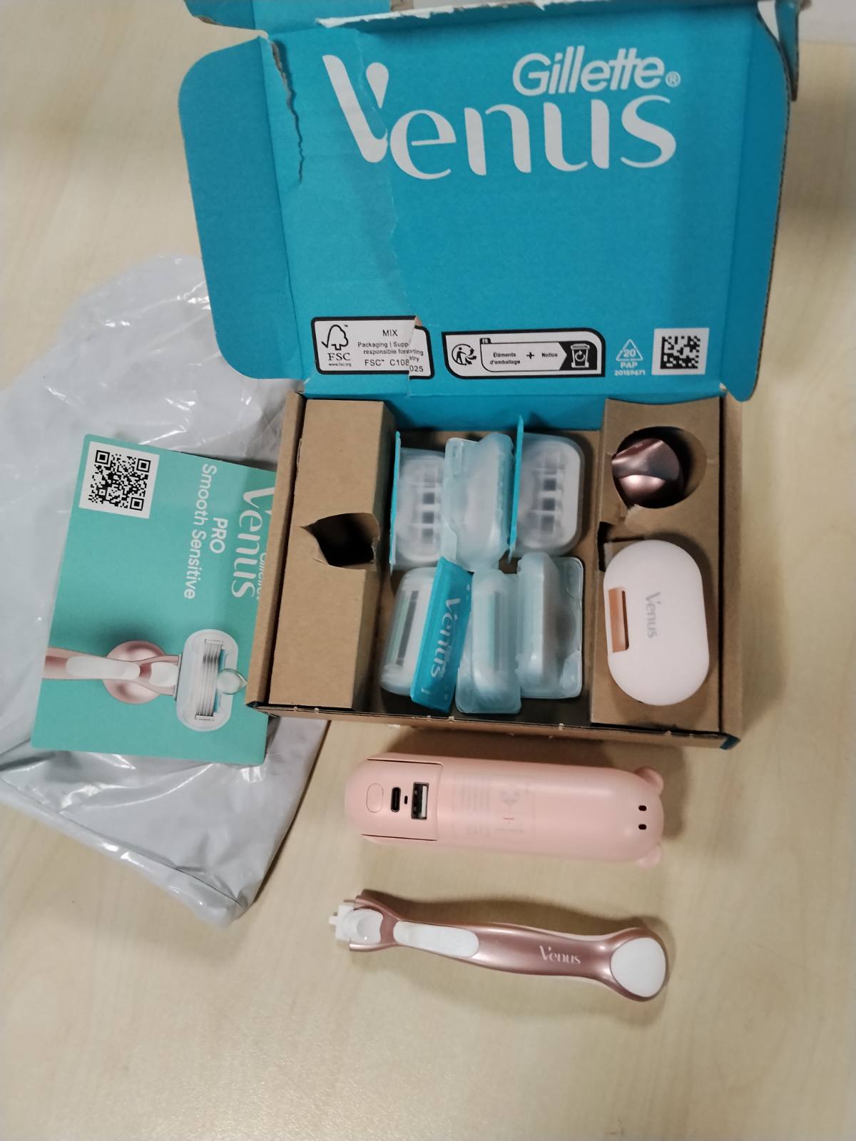 289824 - Gillette - Brisk Venus Pro Smooth Sensitive për Femra, Metal, Rozë e Artë