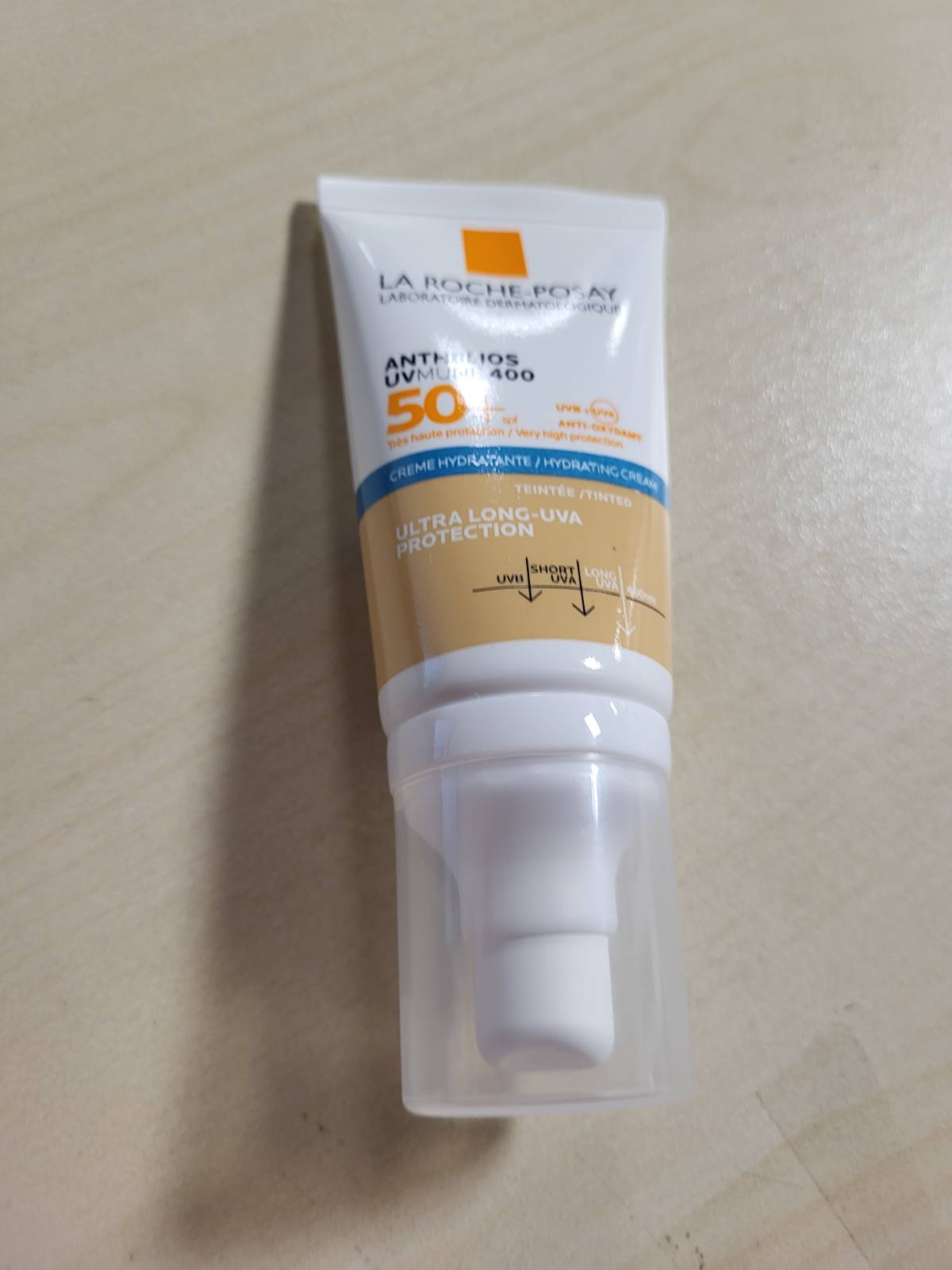 289827 - LA ROCHE-POSAY Krem BB me Ngjyrë Anthelios Hidratues UVMune 400 SPF 50+, 250 ml, Formulë minimaliste, Rezistent ndaj ujit dhe djersës