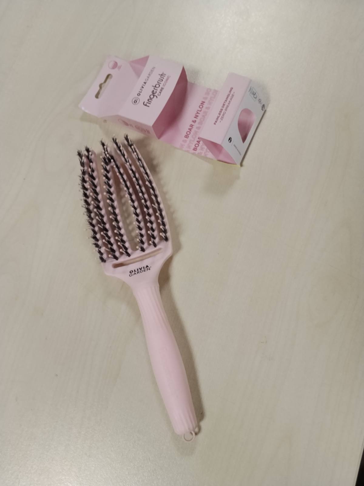 290033 - OLIVIA GARDEN Furçë flokësh Fingerbrush Care Iconic - Mesatare - Rozë Pastel, me fije derri dhe najloni