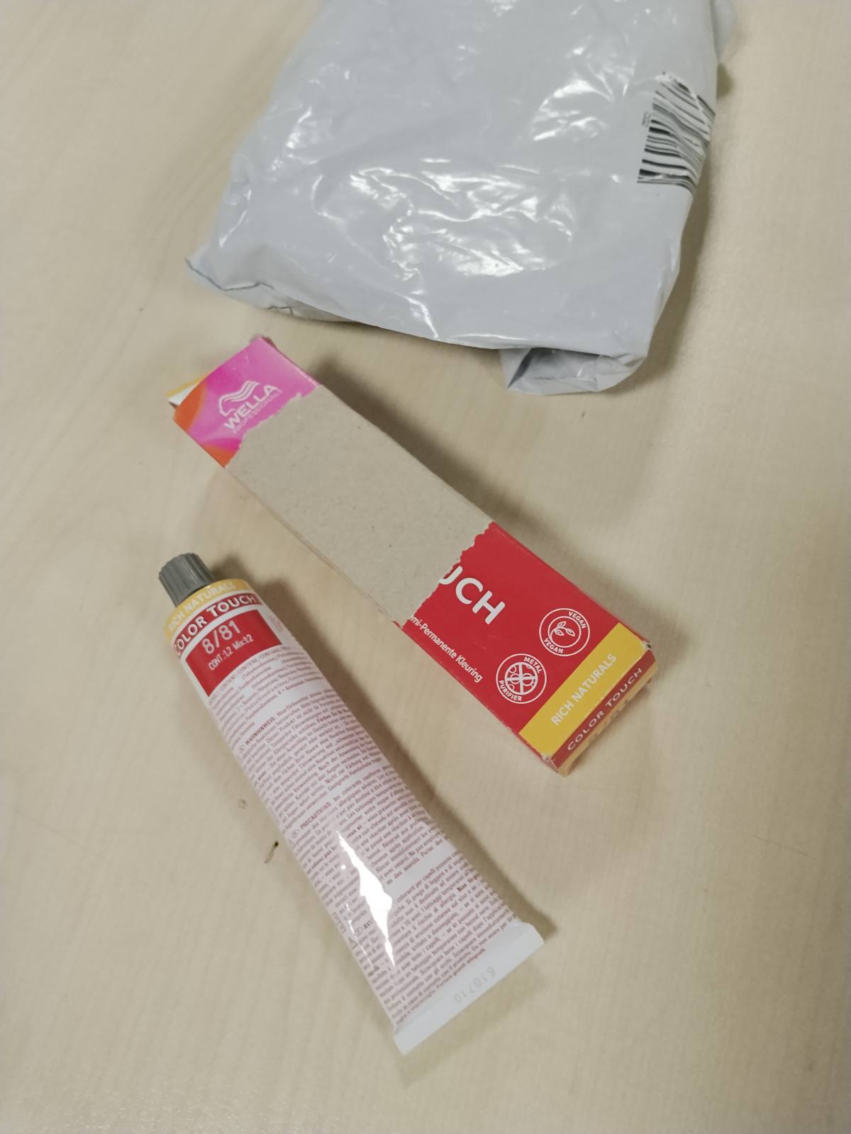 290358 - WELLA PROFESSIONALS Color Touch Rich Naturals - Ngjyrë intensive vegane për flokë pa amoniak - 60ml, 8/81 Light Blonde Pearl Ash, Metal Purifier, zgjasin deri në 28 larje
