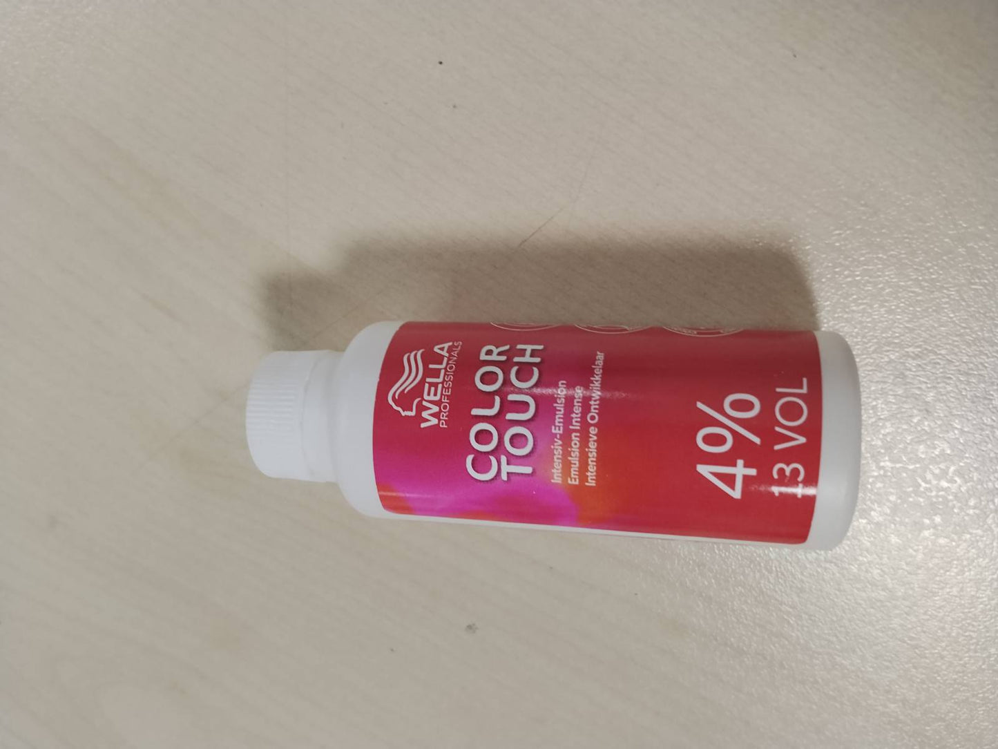 290557 - WELLA PROFESSIONALS Color Touch Emulsion 4% Zhvillues - 60 ml - Aktivizues gjysmë i përhershëm për tonifikim dhe shkëlqim të butë - Vegan - Zgjat deri në 28 larje
