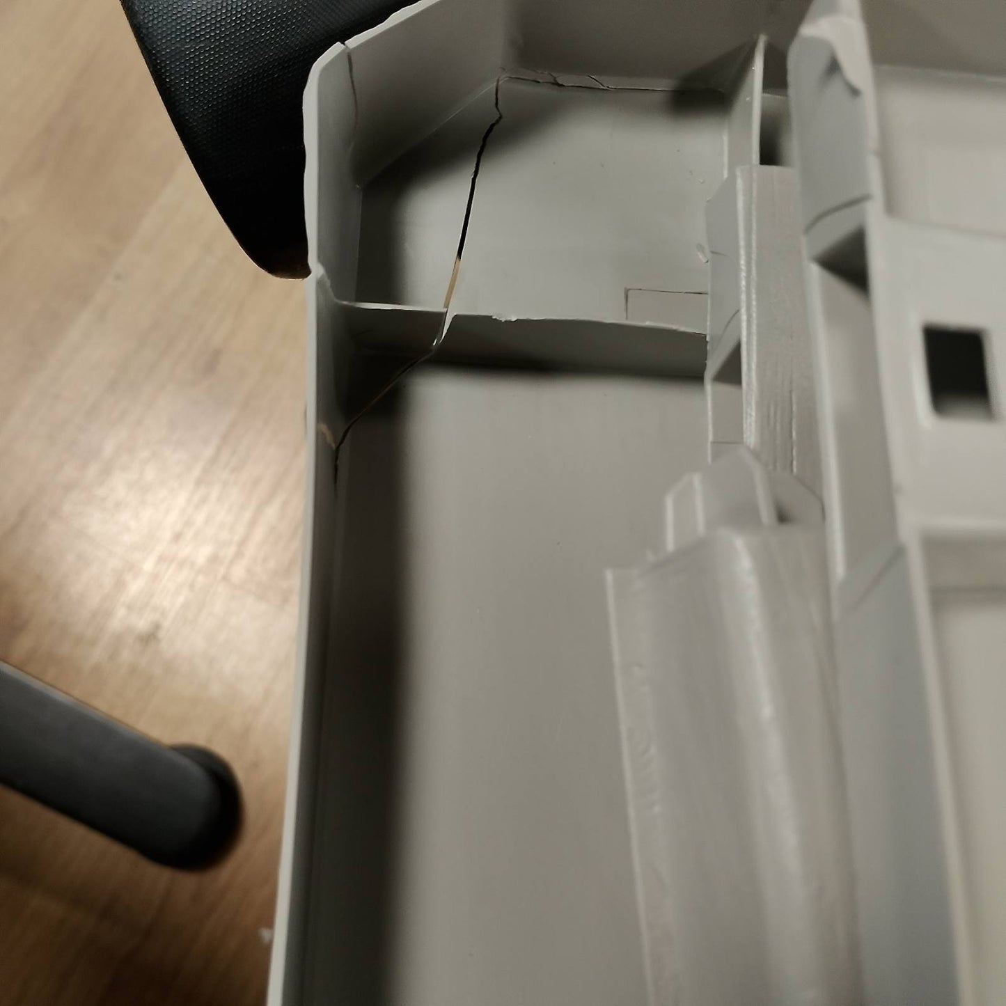 291497 - VIDA XL Kuti Ruajtjeje për Kopsht 280 L Gri e Çelët