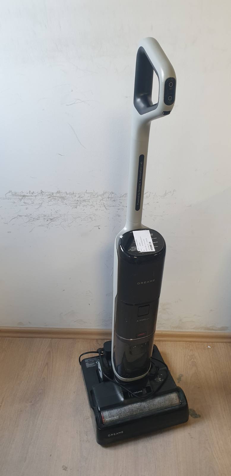 292014 - DREAME H14 Pro, Fshesë me korrent për tharje dhe lagështi, Dizajn i sheshtë 180°, Pastrim me furçë 60°, Tharje 5-minutëshe, Shpërndarje automatike e tretësirës, Kontroll me aplikacion, Thithje 18,000 Pa