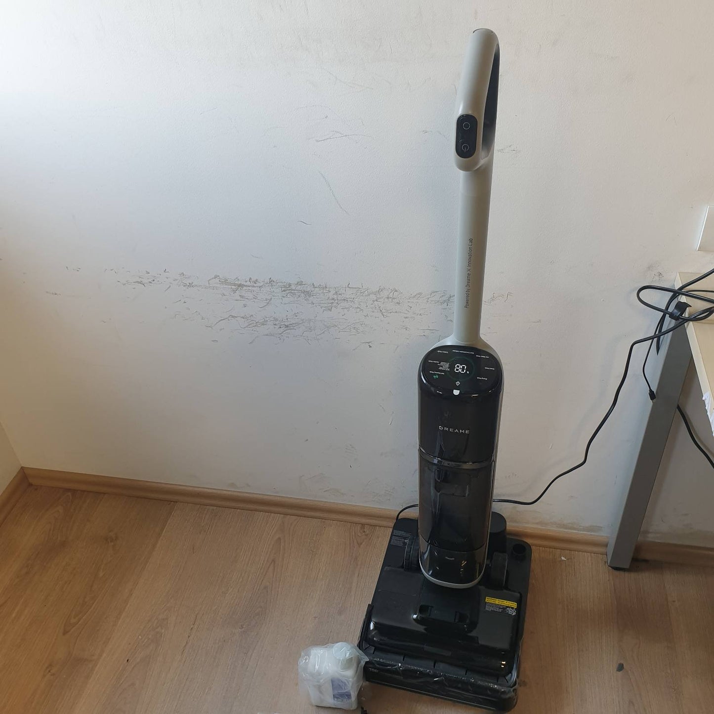 292015 - DREAME H15 Pro, Pastrues dyshemeje me nxehtësi, larje 85°C, krah robotik AI pa boshllëqe, RGB, thithje 22,000 Pa, larje me furçë 100°C, tharje 5 minutash në 90°C, navigim dhe aplikacion