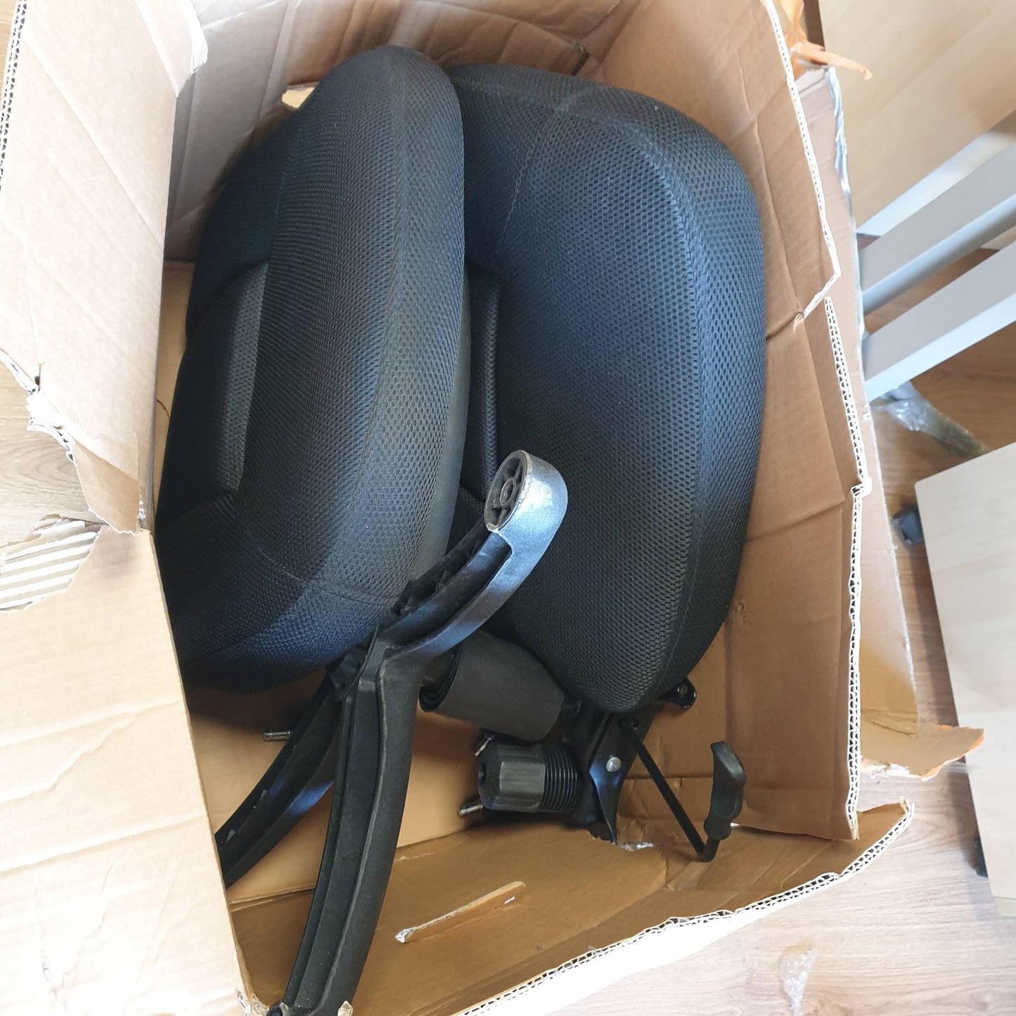 292233 - AMAZON BASICS Karrige Zyre, Karrige Tavoline me Shpinë të Mbushur, Miqësore me Shpinë, e Rregullueshme në Lartësi, 65 Th x 61 G x 87.5-98 L cm, E Zezë