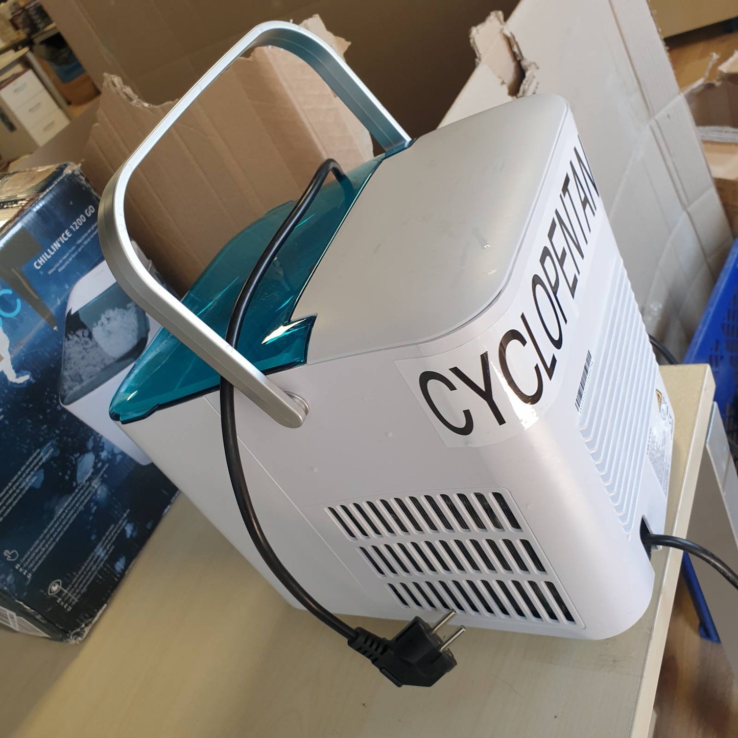 292325 - CECOTEC Makinë akulli me dritare, 1200 GB, 120W, kapacitet prodhimi ditor 12 kg, kube akulli në 6-8 minuta, 2 madhësi kubi, kontroll i thjeshtë