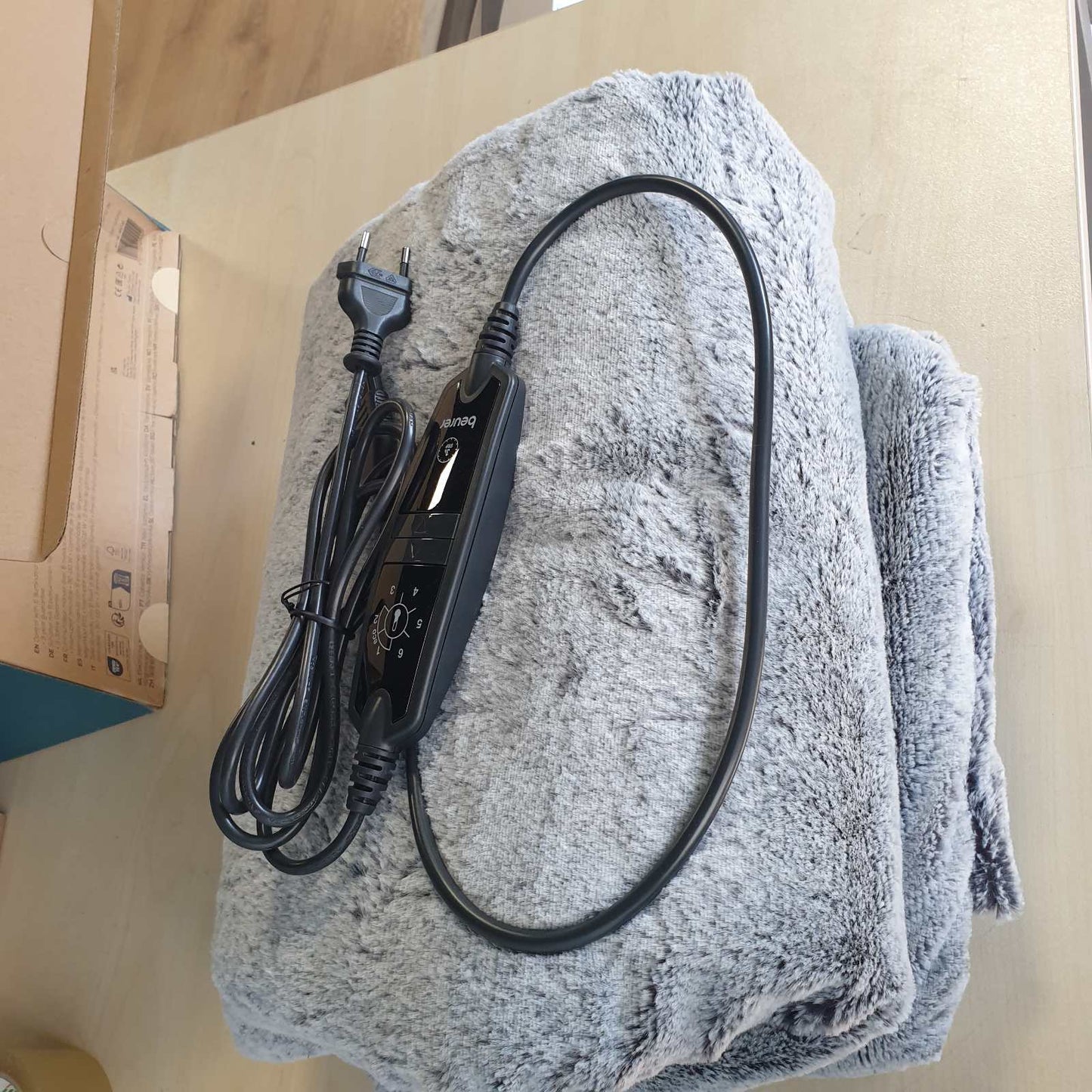 292516 - BEURER Batanije me ngrohje HD 75, 180 x 130 cm, e bërë nga material i ricikluar, 6 cilësime temperature, e larë në lavatriçe, fikje automatike, Nordic Grey Green Planet