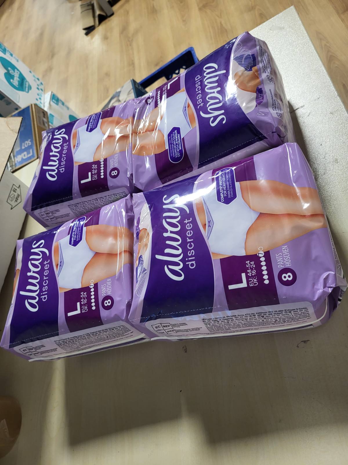 292939 - ALWAYS DISCREET 32 Mbajtëse për Femra kundër Inkontinencës, Plus 6 Pika, Madhësia L, të Bardha, Mbrojtje Shumë Thithëse për Rrjedhje të Rënda Urinare ose Pas Lindjes, Pako 1 Mujore