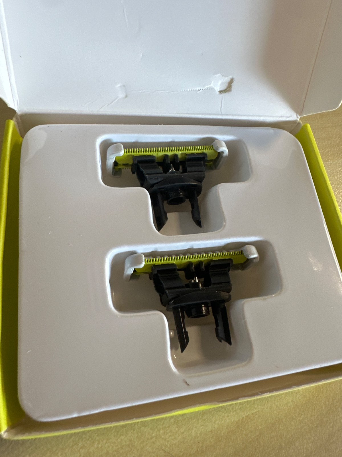 293261 - PHILIPS Teh zëvendësues për mbrojtjen e lëkurës OneBlade QP229/50, çelik inox, 2 copë