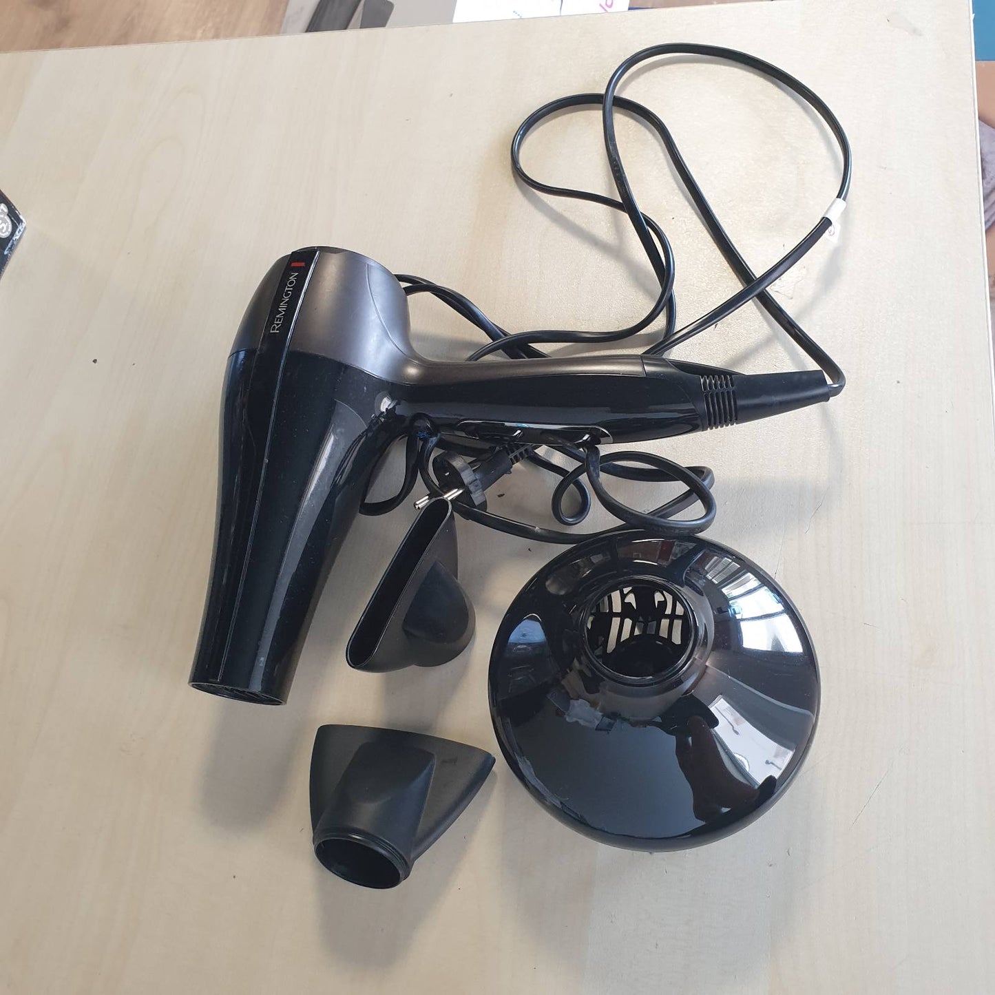 293310 - REMINGTON Tharëse flokësh profesionale 2300W, Gjenerator jonesh për shkëlqim, motor jetëgjatë, 3 nivele ngrohjeje, dy gryka stilimi + difuzor, Pro Air AC5999
