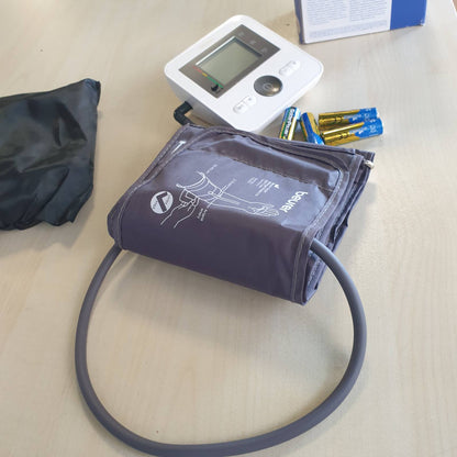 293441 - Beurer Monitor tensioni i gjakut BM 27 për krahun e sipërm, manshetë për 22-42 cm, validuar klinikisht, tregues rreziku, zbulim i aritmisë, transferim të dhënash në Apple Health.