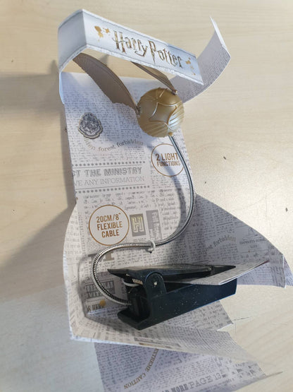 294058 - GOLDEN SNITCH Llambë Leximi me Lumi-Clip - Mall i licencuar zyrtarisht i Harry Potter, funksionon me bateri