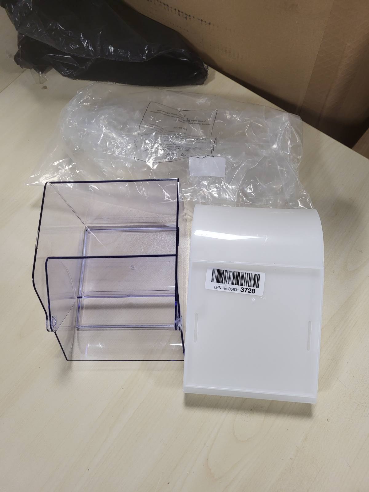 294209 - HÜNERSDORFF Kuti Sendesh e bërë nga PP, me kapak transparent me mentesha, vëllim mbushjeje 3.7 litra, transparente
