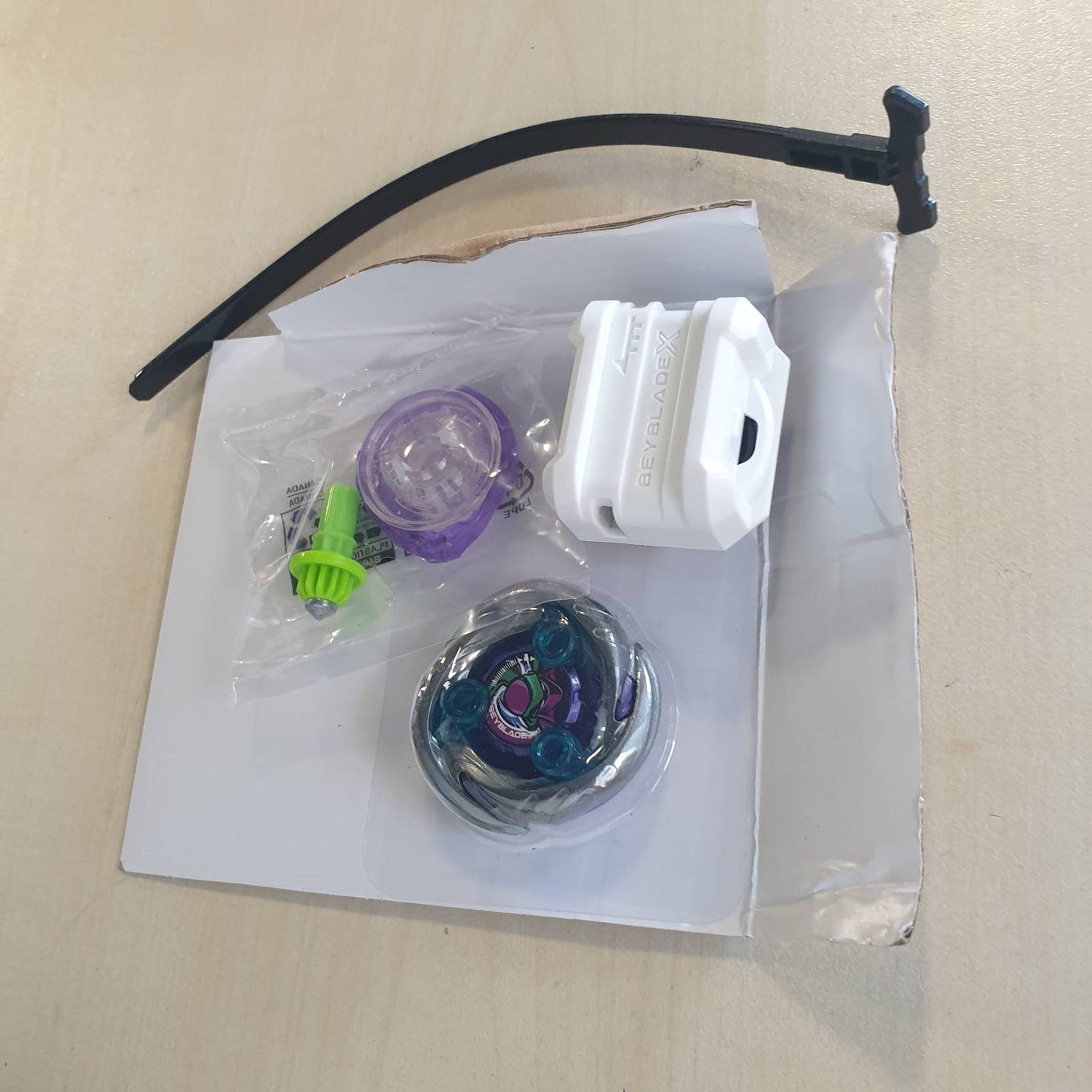 294254 - BEYBLADE X Shadow Shinobi 1-80MN UX, Kit Fillestar me Majë dhe Lëshues