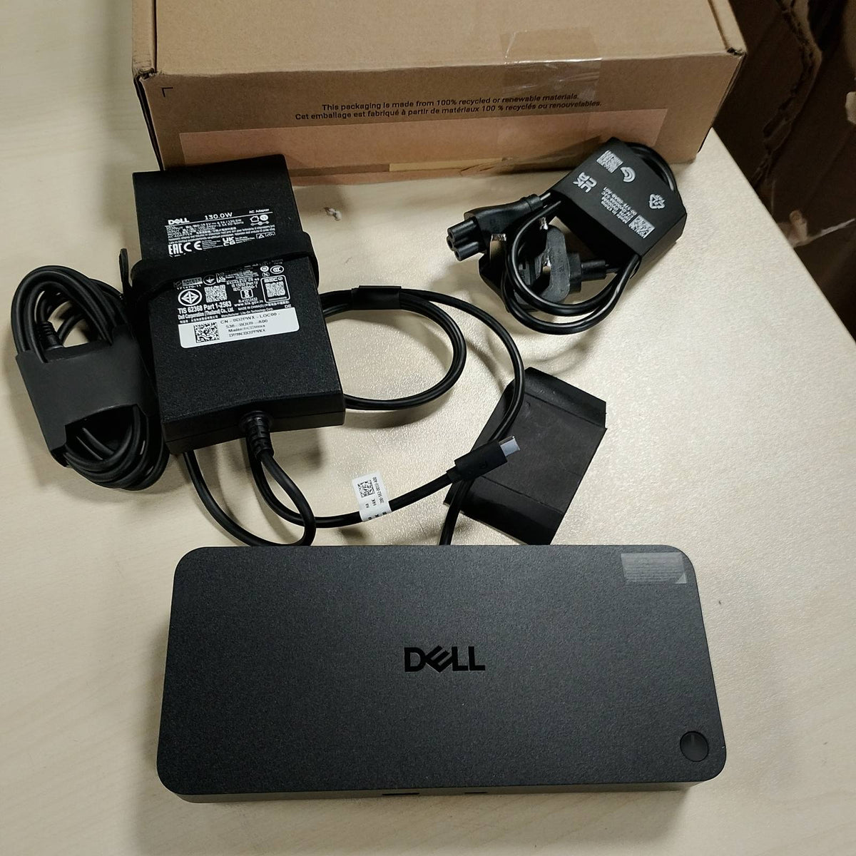 295028 - DELL Pro Dock WD25, Stacion dokimi USB-C me fuqi karikimi 100W, mbështetje për 4 ekrane, 2x DP 1.4, HDMI 2.1, 6 porta USB, Ethernet 2.5GbE, dizajn kompakt dhe i qëndrueshëm