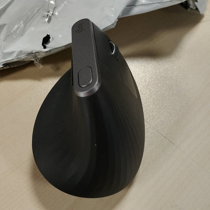 295075 - LOGITECH MX Vertical, maus ergonomik pa tel, lidhje Bluetooth dhe 2.4 GHz, sensor 4000 DPI, bateri e rikarikueshme, 4 butona, pajisje të shumfishta - Grafit