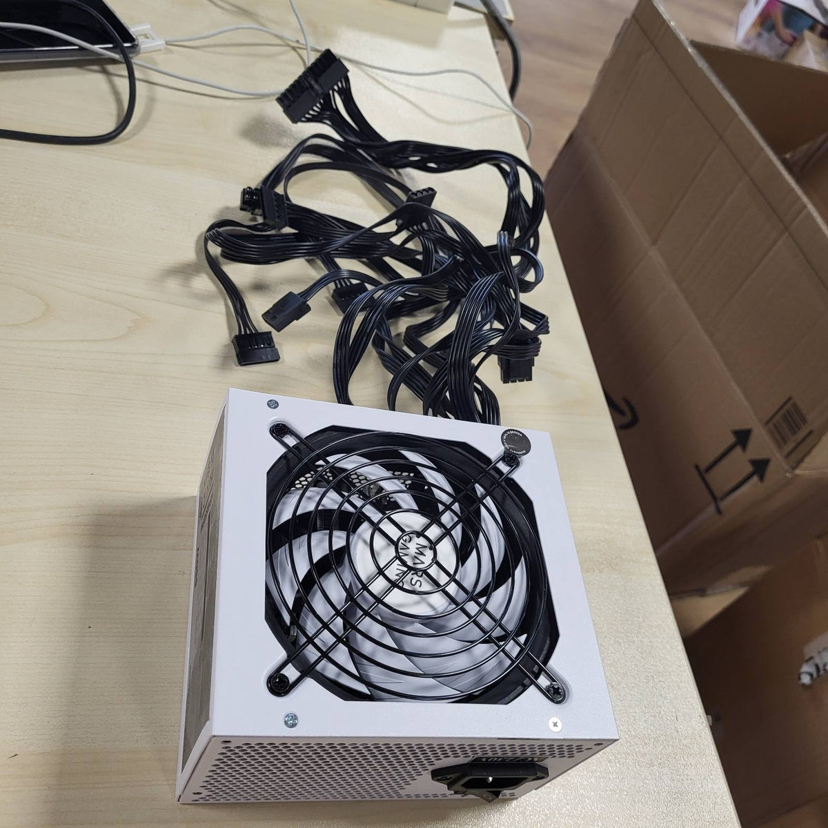 295203 - MARS GAMING MPIII550P, Furnizim me energji për PC ATX 550W, garanci 5-vjeçare, efikasitet 85%, sistem dixhital APFC, ventilator FDB 120 mm me teknologji AI-RPM, DC-DC dhe SMD, kabllo të sheshta ekstra të gjata, të bardha
