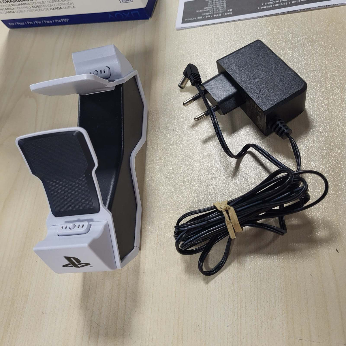 295279 - PowerA Stacion karikimi i dyfishtë për kontrolluesin pa tel DualSense (BE), Stacion karikimi për kontrolluesin DualSense, karikim, Sony PlayStation, PS5, me licencë zyrtare