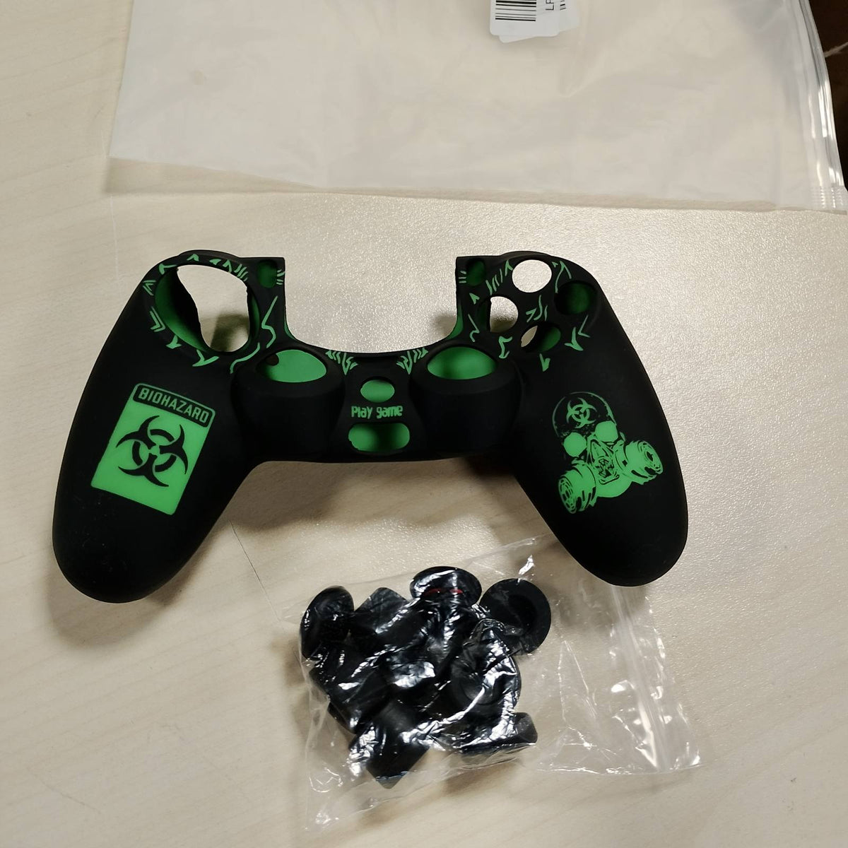 295296 - YORHA Mbështjellëse prej silikoni të gdhendur me lazer për kontrolluesin PS4/Slim/Pro Dualshock 4, përfshin aksesorë x 10