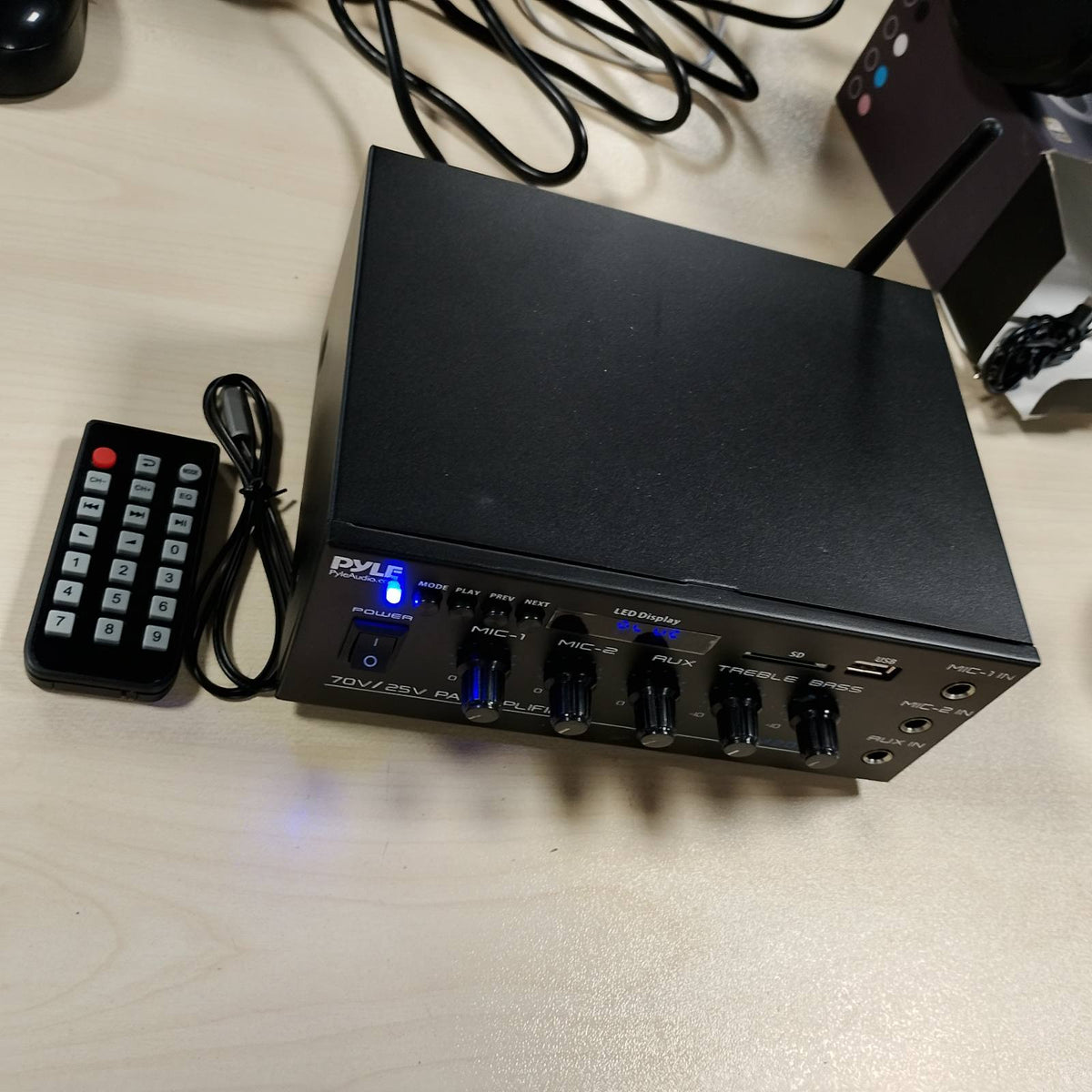 295539 - PYLA Amplifikator kompakt audio Bluetooth 40W, hyrje AUX, 2 hyrje mikrofoni me Talkover, dalje altoparlantësh 8 Ohm / 25V / 70V, kontrolle bas/treble