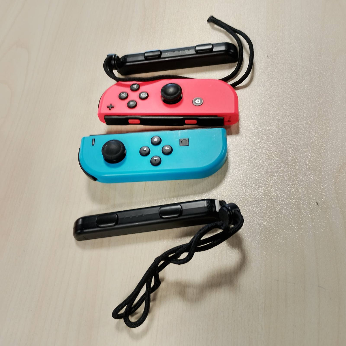 295593 - NINTENDO Palë kontrolluesish Joy-Con | Ngjyrë: blu neoni djathtas/kuqe neoni majtas