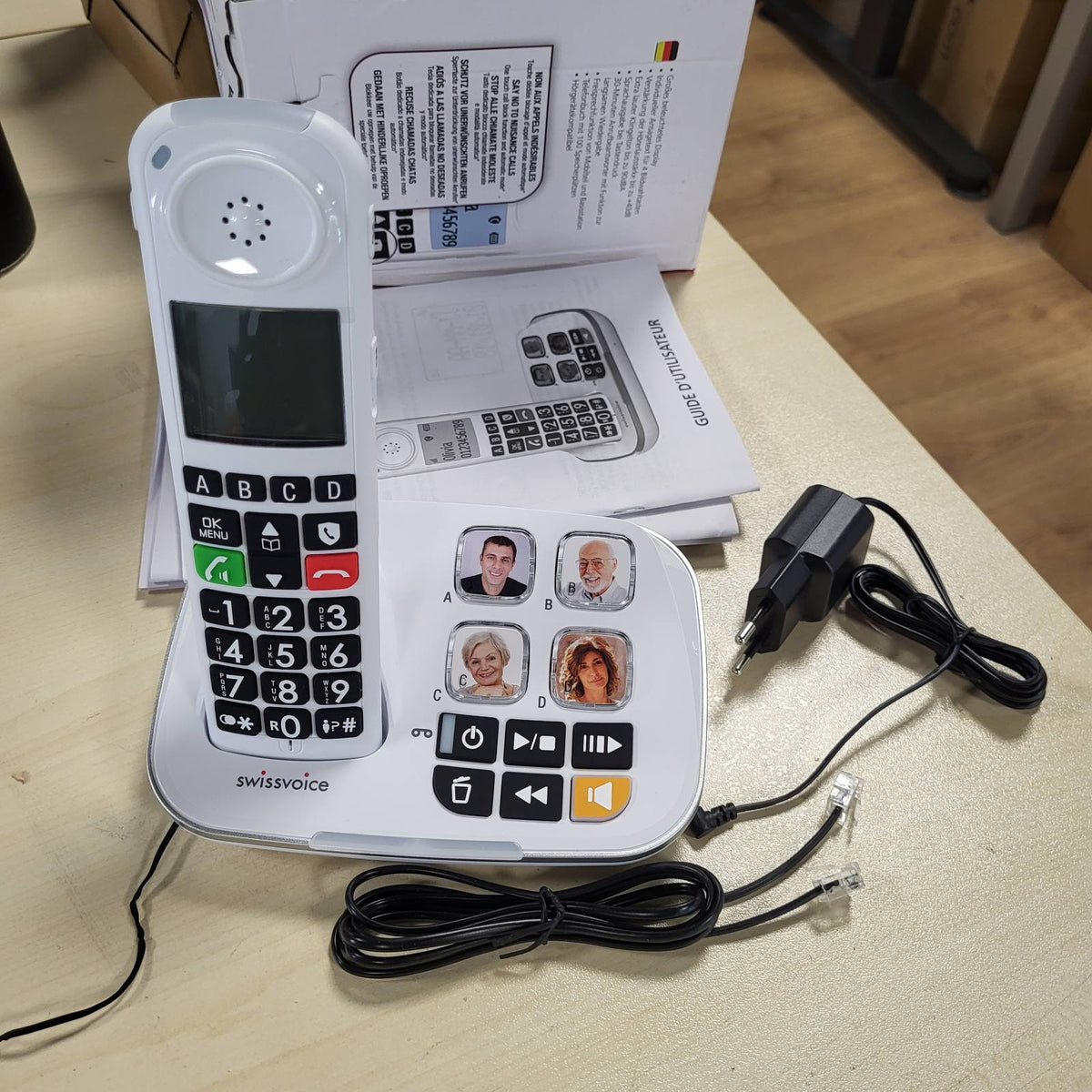 295607 - SWISSVOICE Xtra 2355 DECT Telefon shtëpiak pa tel, butona të mëdhenj, sekretari telefonike, përforcim audio, zile të larta, i pajtueshëm me aparate dëgjimi, bllokim thirrjesh, i bardhë