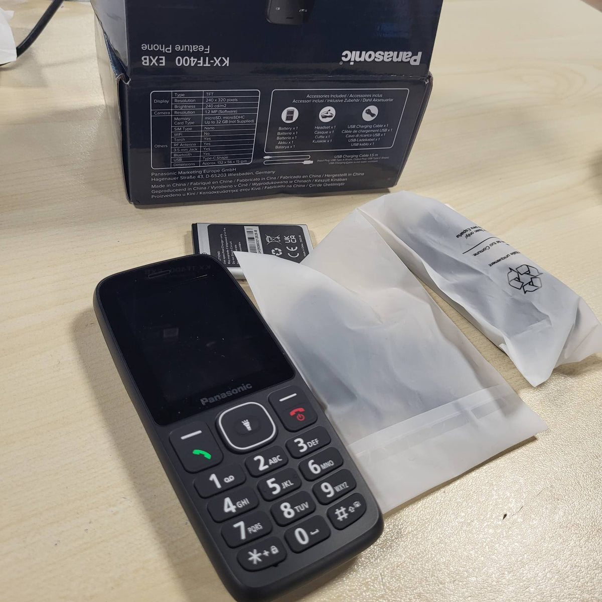 295656 - PANASONIC KX-TF400EXB TELEFON ME TASTIERË 4G, VoLTE, JETËGJATËSI E BESUESHME E BATERISË (DERI NË 280 ORË NË GATISHMËRI), NGARKIM USB-C, EKRAN 2.4 INÇ, BLUETOOTH, REZISTENCË NDAJ UJIT IP44, E ZEZË