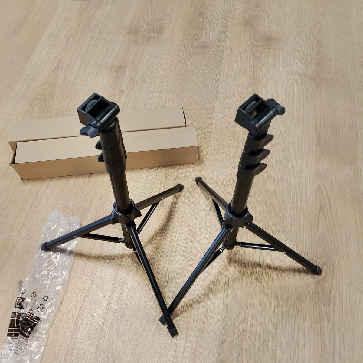 295704 - NEEWER Basics Pako me 2 Panele Ndriçimi me Dritë LED për Video, Drita Studio Portative me Dy Ngjyra të Errët, Mbështetëse dhe Filtra, 3200K-5600K, 750lux, CRI95, për Regjistrim Videoje, Transmetim Live dhe Fotografim, BP66