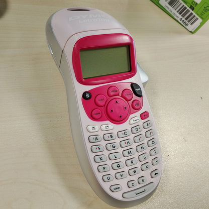 295759 - DYMO Makinë për krijimin e etiketave LetraTag LT-100H | Printer portativ etiketash me tastierë ABC | Blu | Rozë
