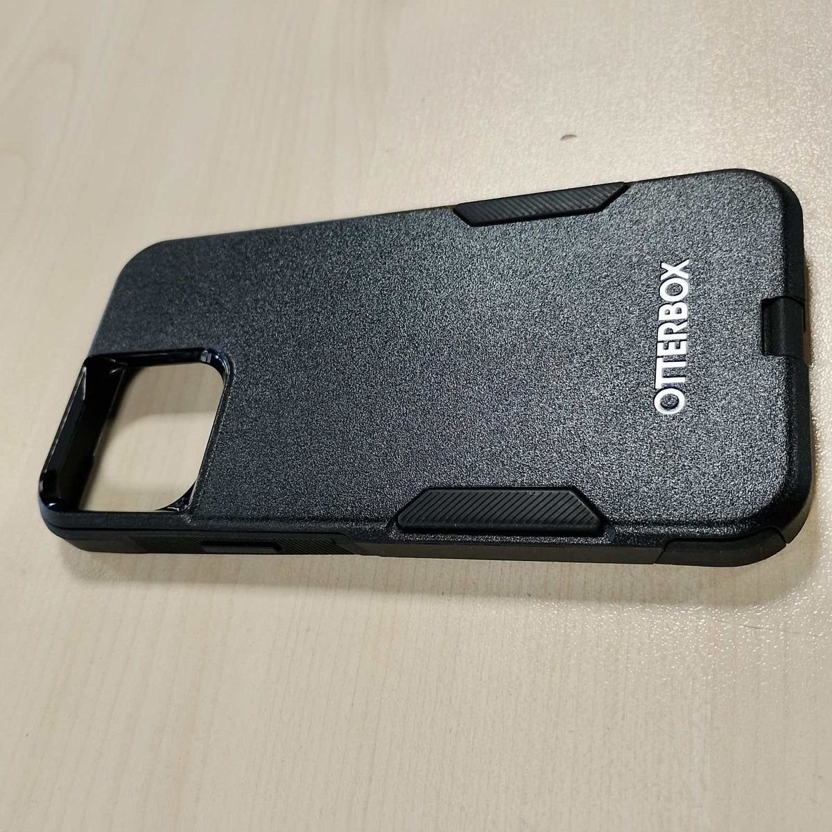 295859 - OTTERBOX për Apple iPhone 13 Pro Max/iPhone 12 Pro Max, Mbështjellës rezistent ndaj goditjeve, Seria Commuter, e zezë