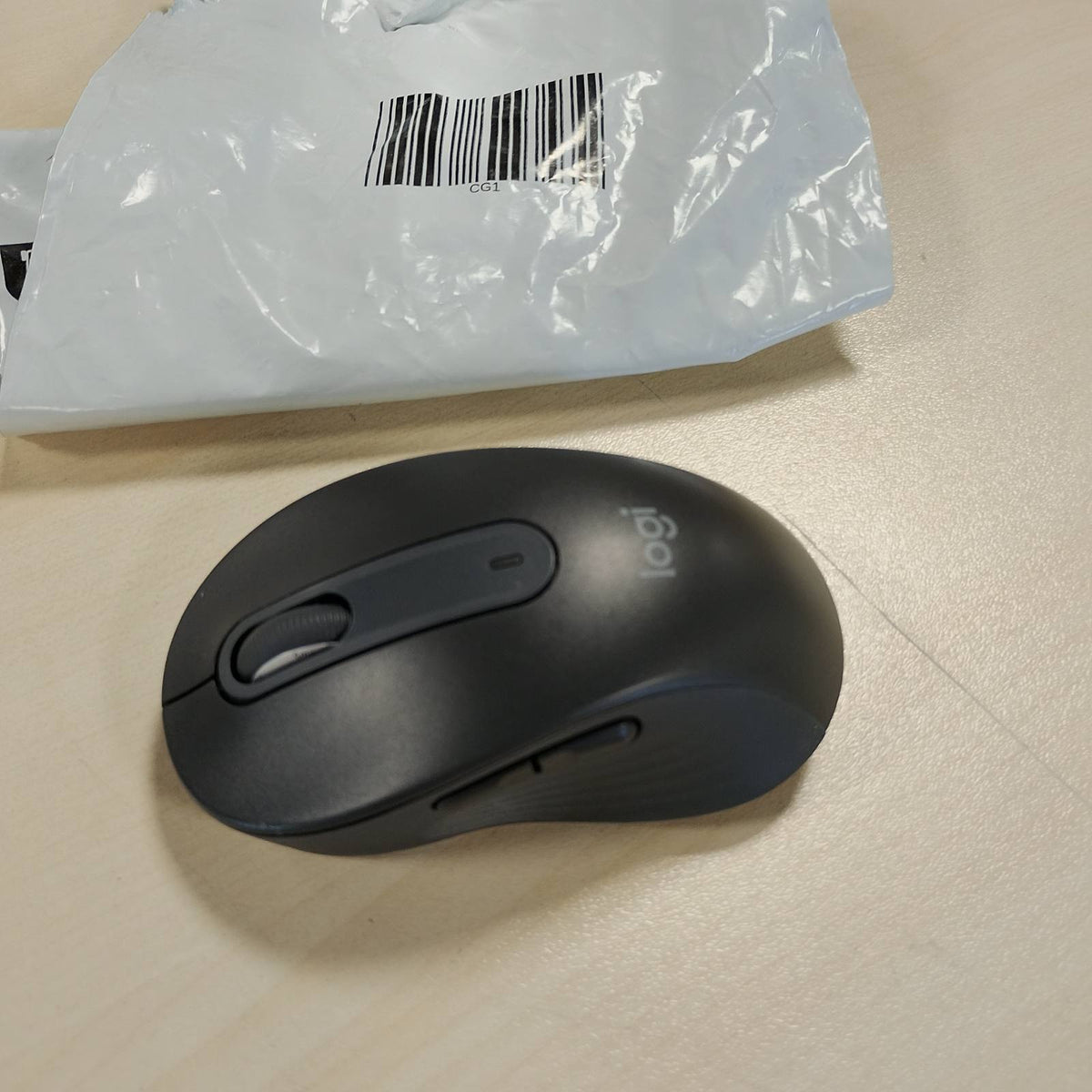 295889 - LOGITECH Maus pa tel Signature M650 - për duar të vogla deri të mesme, bateri 2-vjeçare, klikime të qeta, butona anësorë të personalizueshëm, Bluetooth, kompatibilitet me shumë pajisje - Gri
