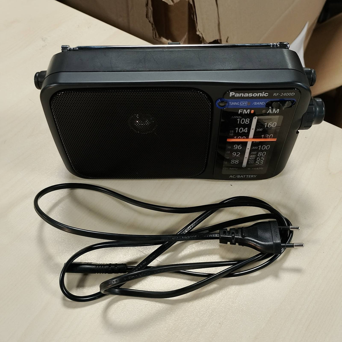 295939 - RADIO PORTATIVE PANASONIC RF-2400DEG-K, me dorezë, funksionim me rrjetë ose bateri, e zezë