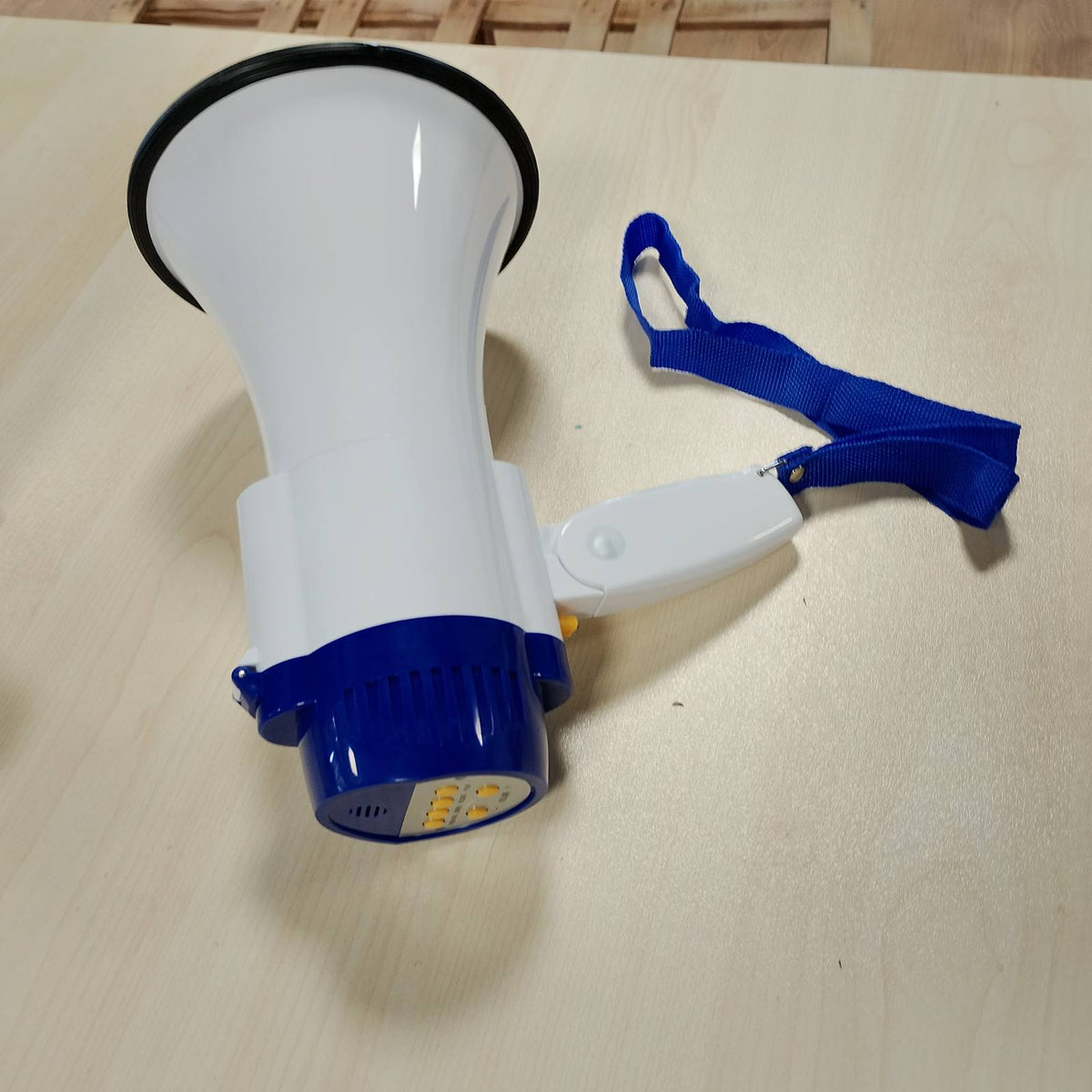 295943 - NEDIS Megafon | Rrezja maksimale: 250 m | Kontroll i volumit: Deri në 115 dB | Mikrofon i integruar | Sirenë e integruar | Funksion regjistrimi | Blu/e bardhë