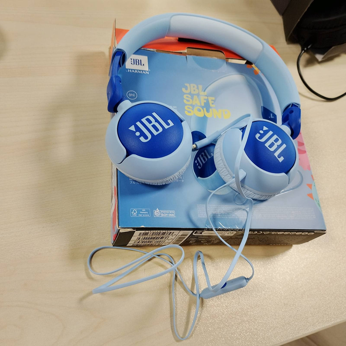 295947 - JBL Junior 320, Kufje me tel për fëmijë, me mikrofon të integruar, tingull i sigurt, volum deri në 85 dB, jastëkë të rehatshëm veshësh, dizajn i palosshëm, blu