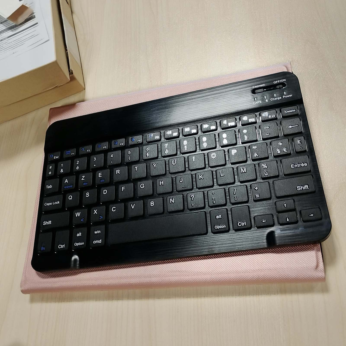 296006 - IVEOPPE Kuti tastiere për iPad 9.7 inç, gjenerata e 6-të 2018/iPad 5th, Bluetooth, versioni francez, rozë
